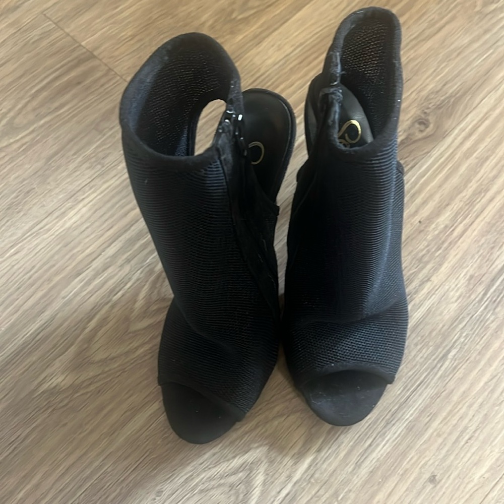 So Me’s 4 1/2 “ black heels with mesh